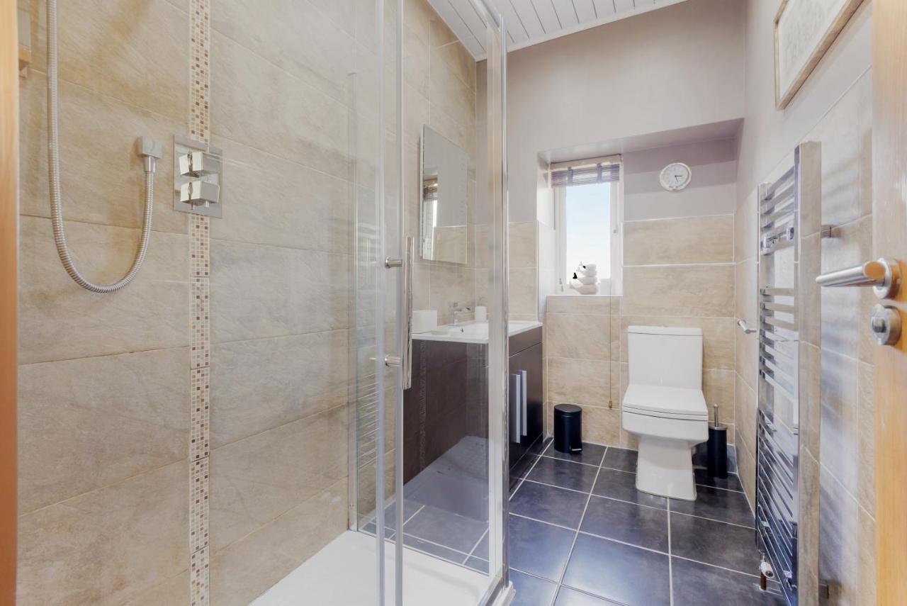 Beautiful 2 To 3 Bed Apartment With Stunning Views! Ayr Bagian luar foto
