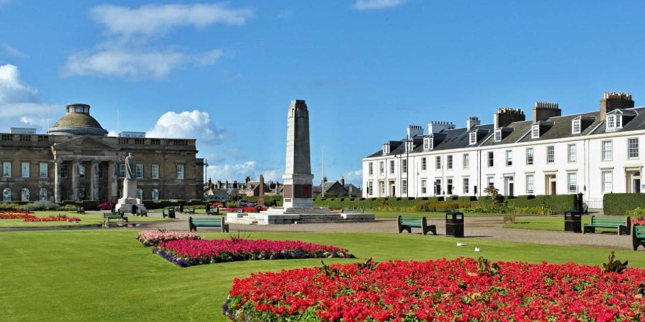 Beautiful 2 To 3 Bed Apartment With Stunning Views! Ayr Bagian luar foto